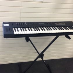 Yamaha Mx61 Keyboard With Stand 