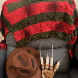 Women’s Freddy Sweater, Hat And Glove