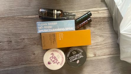 High end beauty pack ( magnesium spray make up brush, moist clay wash, tooth powder, nasal sticks) 20$$ obo