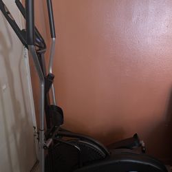 Elliptical trainer workout machine