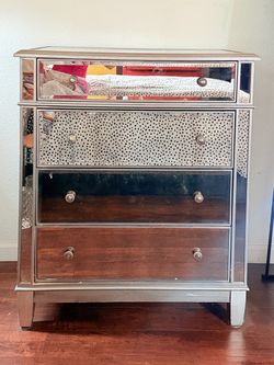 Mirrored 4-Drawer Dresser