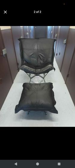 Black Leather Lounge Chair with Ottoman