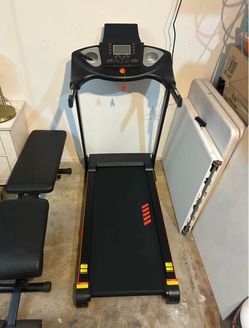 Treadmill with automatic incline