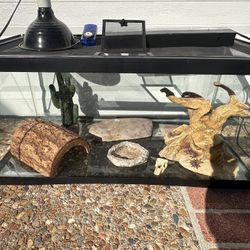 40 gal Reptile Terrarium With Tons Of Accessories 