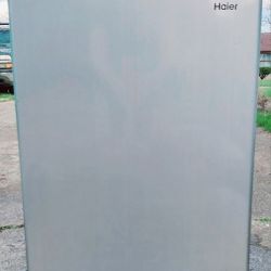 Haier 2.5 Ft. Silver Mini Refrigerator 