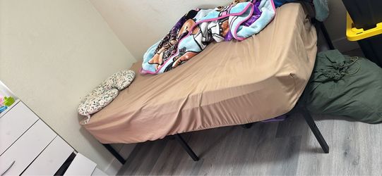 Twin mattress W/Frame