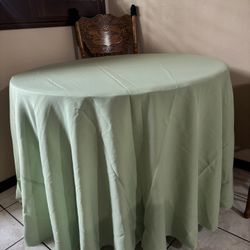 Round tablecloth