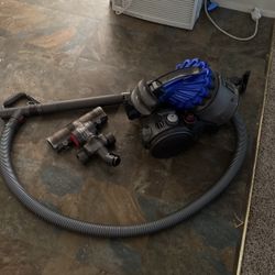 Dyson Rolling Vacuum 