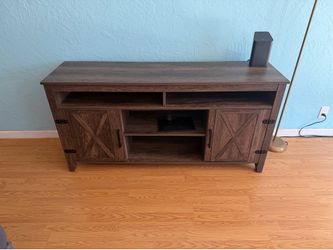 Entertainment center