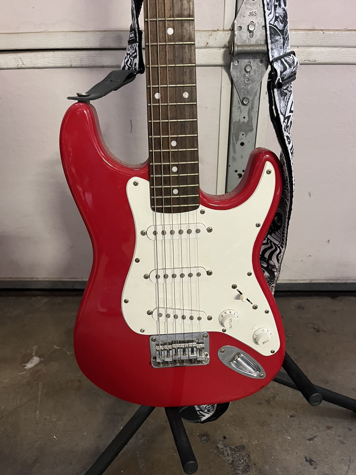 Guitarra Eléctrica Fender Mini Stratocaster, Dakota Red