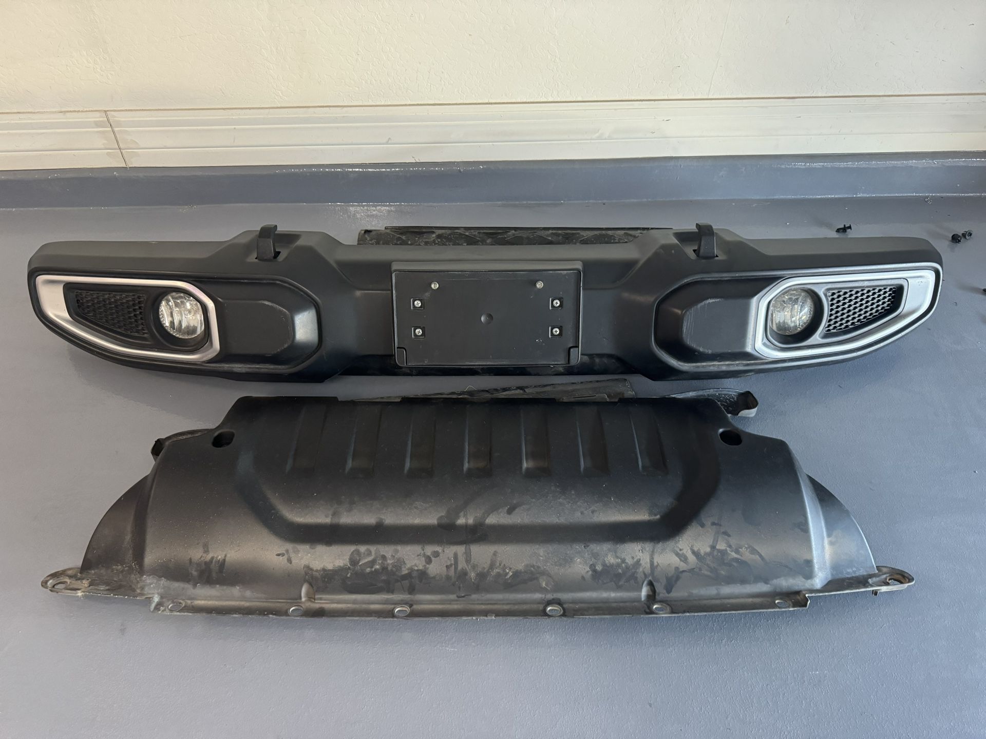 Jeep JL Factory Front Bumper with Skid plate 