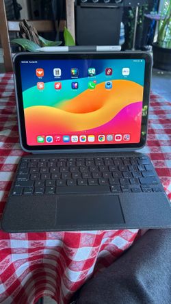 Apple iPad 10th Gen 64GB Blue WiFi + Cellular Unlocked apple Pencil Logi Keyboard