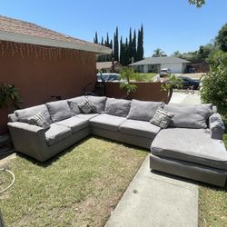 Sectional Couches 