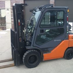 5K LB Capacity Toyota Pneumatic Cab Forklift 