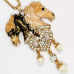 🐎🥰🐴Beautiful! Double Horse Charm with Free Chain/ READ LISTING 🐴🥰🐎