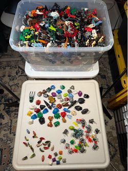 Vintage LEGO Bionicle, Technic, and Hockey players used lot