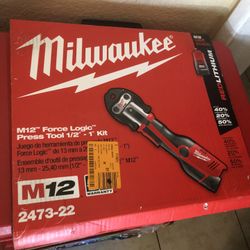 Milwaukee M12 12-Volt Lithium-Ion Force Logic Cordless Press Tool Kit (3 Jaws Included) with Two 1.5 Ah Battery and Hard Case