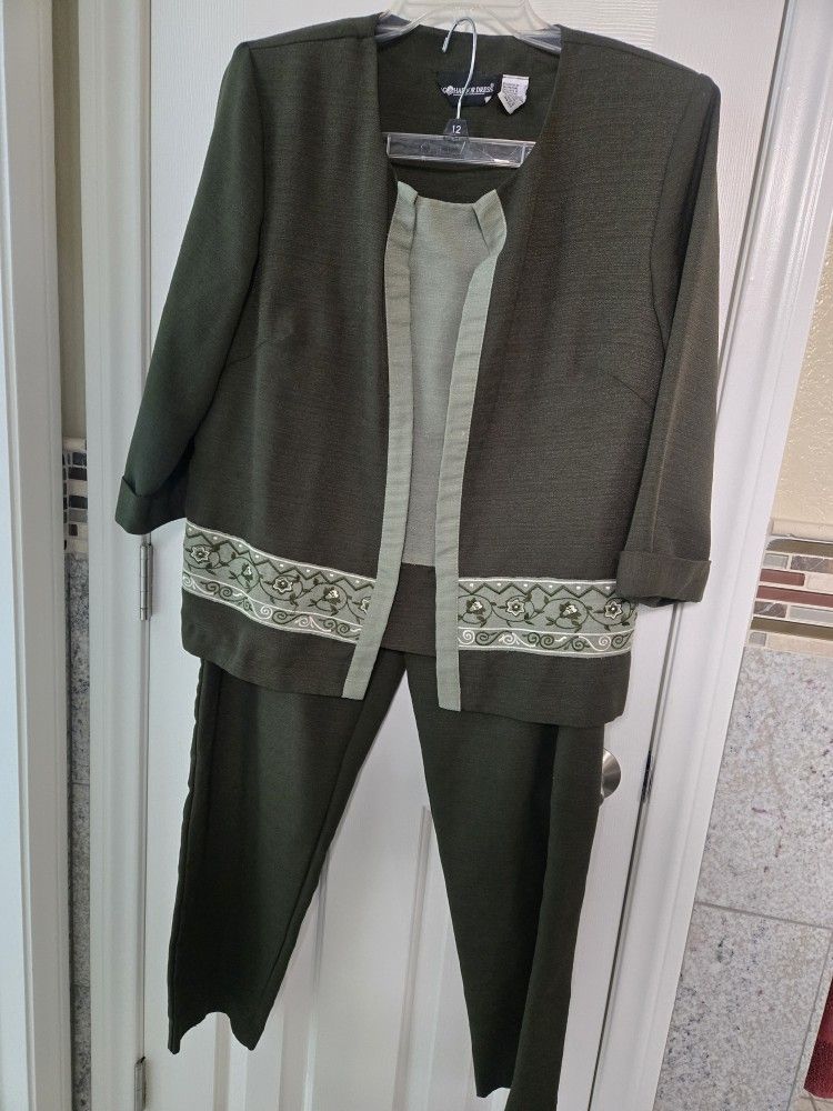 Sag Harbor Woman's Size 12 Deep Olive Green & Sage Green 2-piece Pant Suit