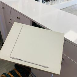 13 Inch MacBook Air With Apple M3 Chip 256gb 8gb Ram 