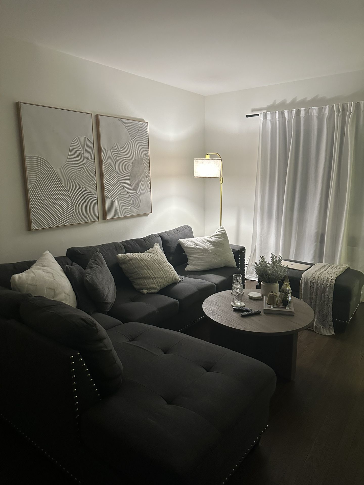 Sectional couch With Ottoman