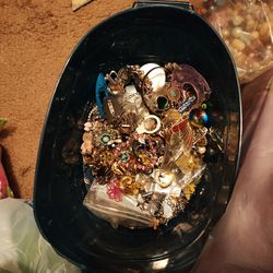 Tons Of Misc Jewelry Untested And Unsorted