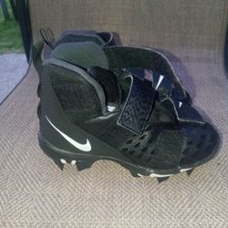 Kids Nike Force Black/white Cleats Size 1Y
