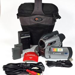 NEW Canon DC420 Mini DVD Digital Camcorder w/ Bag, 2 Batteries, Charger & RCA & USB Cables