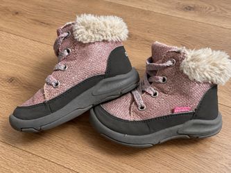 OshKosh Girls’ Winter Boots – Glittery Rose Pink – Size 7C