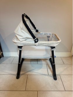 Brand New Graco Foldable/Portable Bassinet – Like New