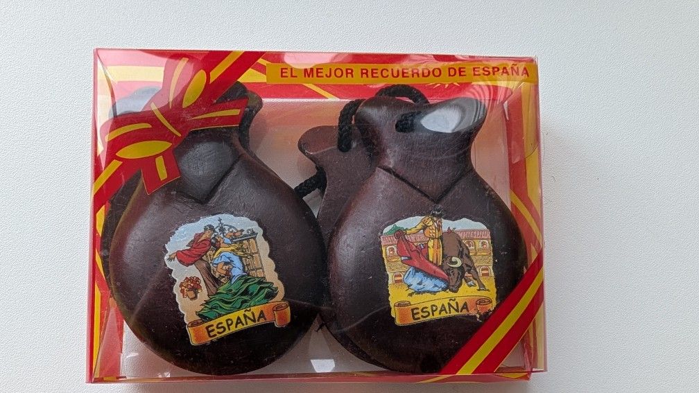 2Pcs Traditional Castanet Wood Spanish Castanets Flamenco Dance Castanets With String Hand Clapper