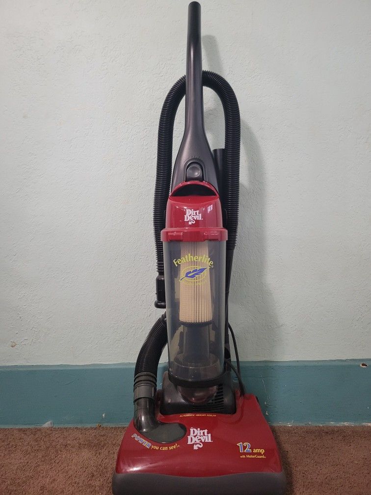 Featherlite Dirt Devil Vacuum 