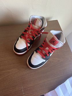 Jordan 1 mid very Berry