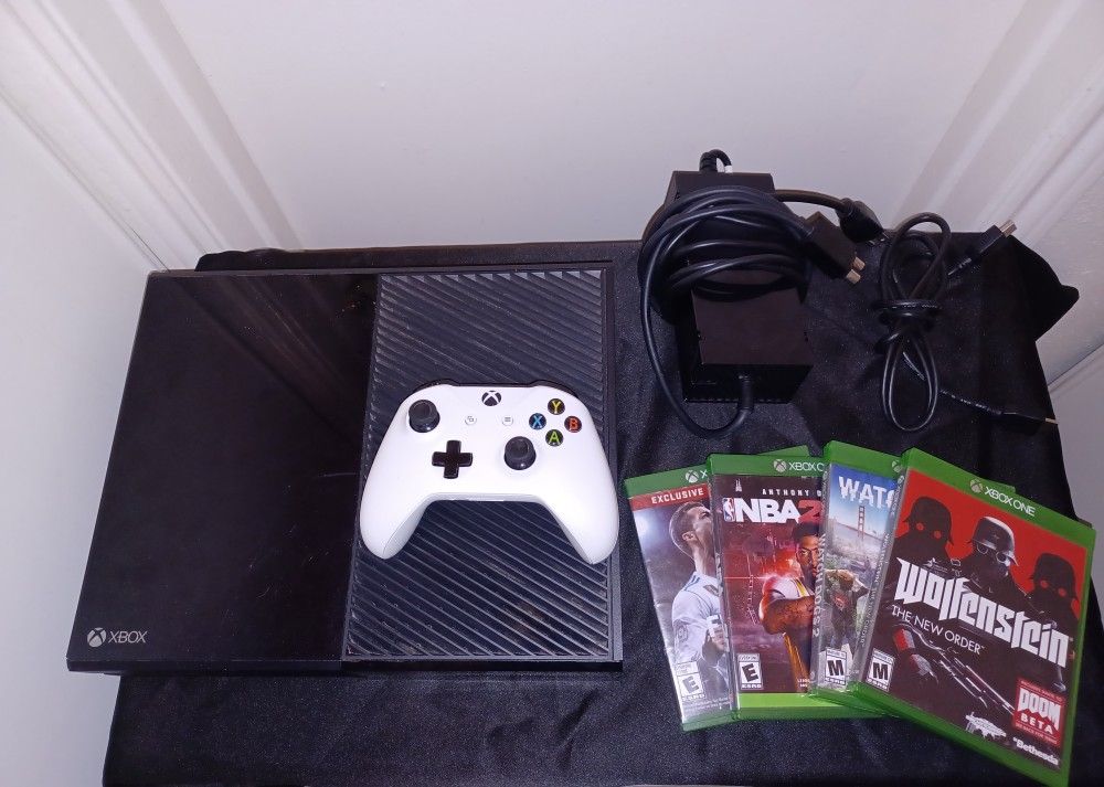 Xbox One With Accessories And Extras 