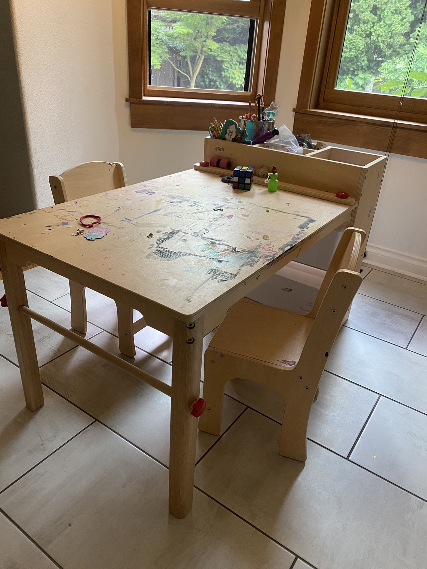 kids wooden art table