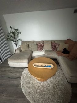 Large Beige 6-Person Couch with Extra Pillows – $150
