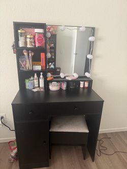 Makeup desk