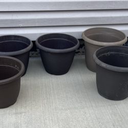 Flower pots plastic 