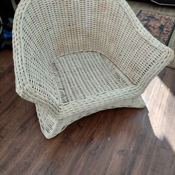 Beautiful 80's Rattan Set