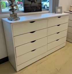 Eight drawers dresser