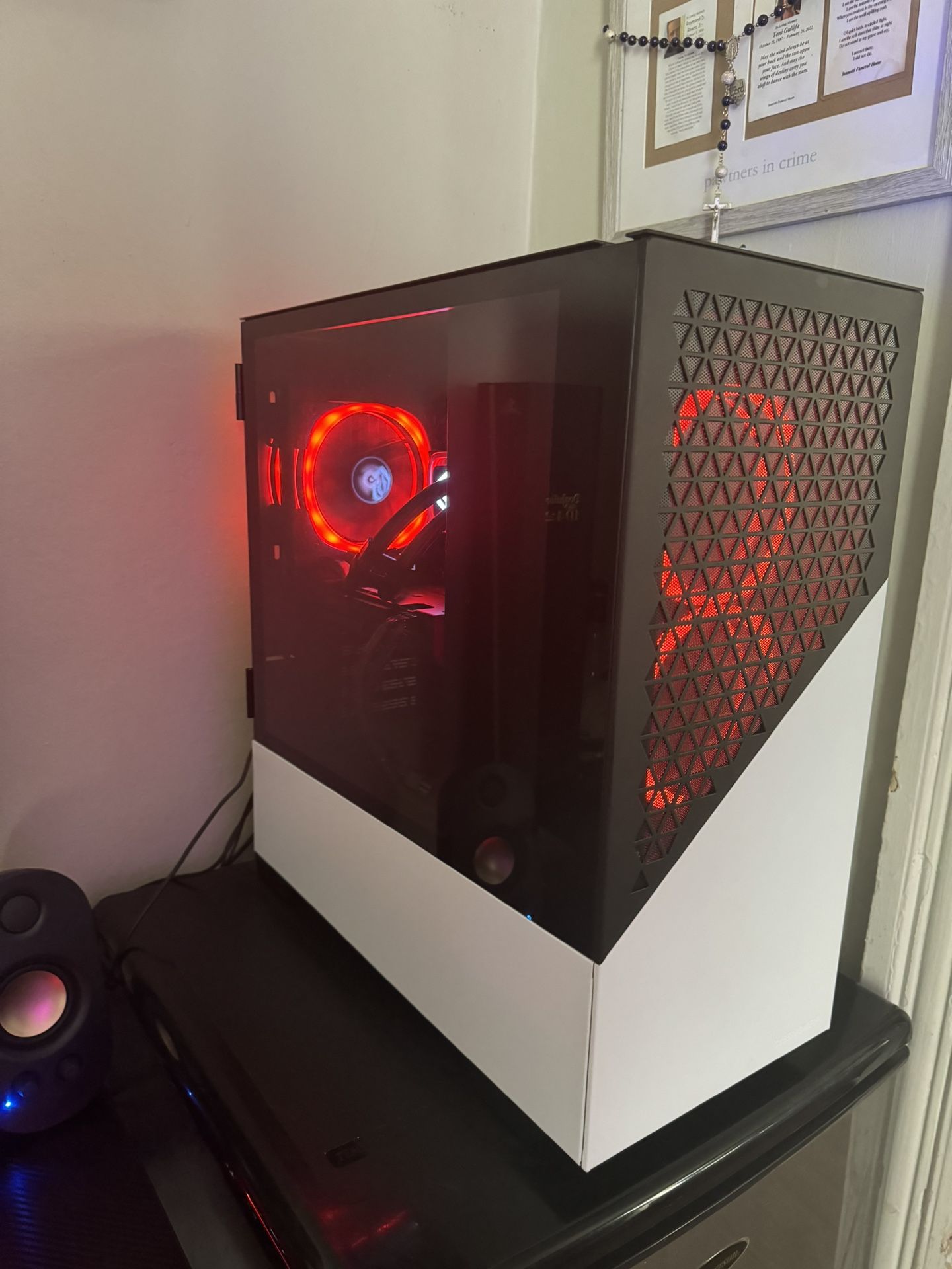 CyberPowerPC Liquid Cooled - Gamer Supreme Gaming Desktop - AMD Ryzen 7 7700X - 16GB Memory - NVIDIA GeForce RTX 4060 Ti 16GB - 2TB SSD - White