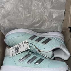 Brand New In Box Adidas Runfalcon 5 Running Shoes (Size 4 Youth)