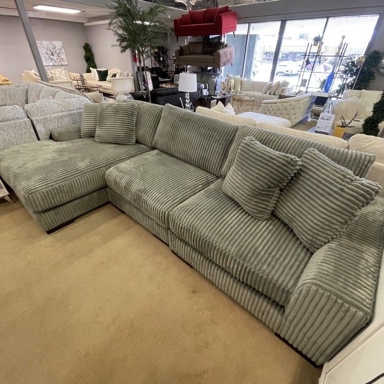 Lindyn Fog 3pc LAF Chaise Sectional