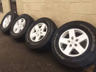 ///// 17" JEEP 5X5 WHEELS AND GOODYEAR WRANGLER TIRES //////