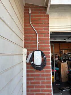 Tesla wall connector Ev car charger outlet nema 1450 level 2