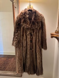 Full-Length Canadian Raccoon Fur Coat – Excellent Condition
