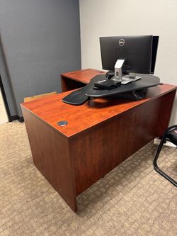 Great condition 5’ L Desk