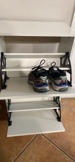 Shoe cabinet with two compartments