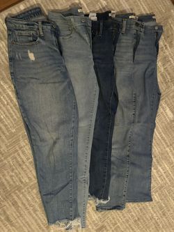 Size 4/27 Levi Jeans 