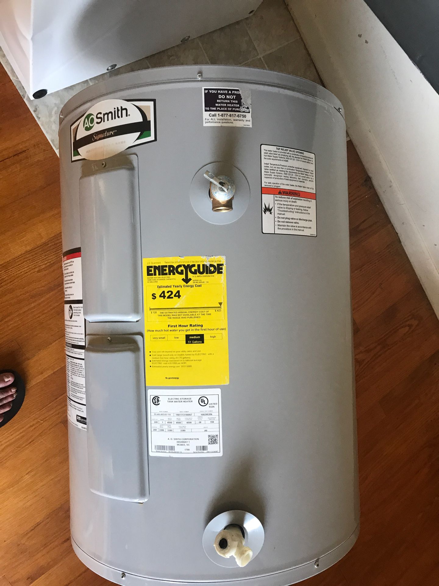 Brand new A.O Smith 38 gallons electric water heater 32x23 inches