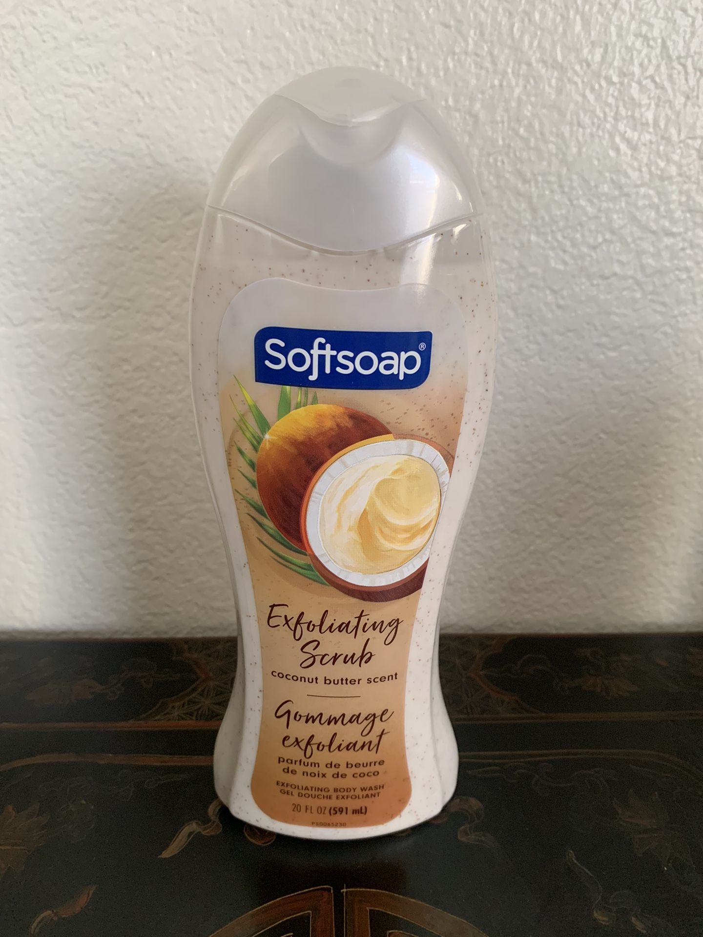 Softsoap Exfoliating Body Wash, All Skin Types, Coconut Butter, 20 fl oz Bottle New $4.00